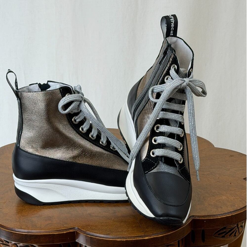 NWOB Casta Vaddia Charlie Lace Up High Top Metallic Sneakers Size EU 42